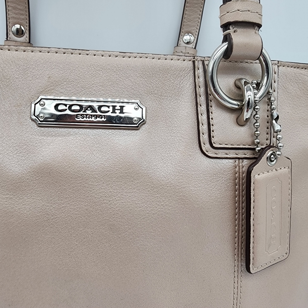 Coach F19252 Cream Pink Beige Shimmering Leather Tote Medium - Picture 15 of 16